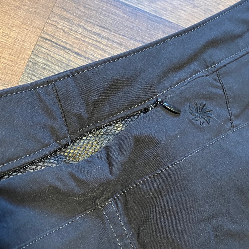 Athleta Black Cropped Cargo Capri Pants - Picture 4 of 8
